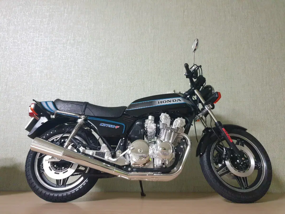 타미야 1:6 바이크 혼다 CB750F 1979년식 모형 완성품